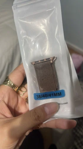 Click to view full screen Milanese Loop photo review