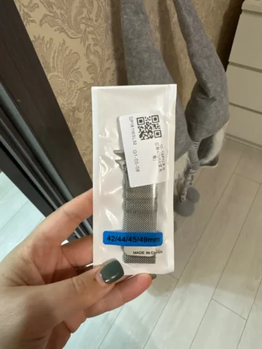 Click to view full screen Milanese Loop photo review
