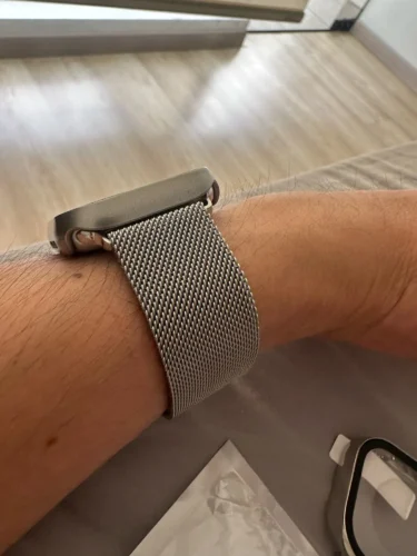 Click to view full screen Milanese Loop photo review