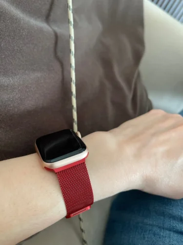 Click to view full screen Milanese Loop photo review