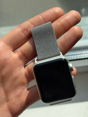 Click to view full screen Milanese Loop photo review